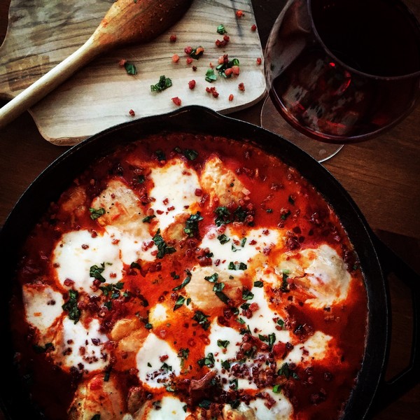 Skillet Chicken With Tomatoes, Pancetta and Mozzarella